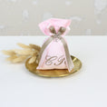 Carica l'immagine nel visualizzatore della galleria, Sacchetto portaconfetti ELEGANT con charms bimba