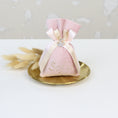 Carica l'immagine nel visualizzatore della galleria, Sacchetto portaconfetti ELEGANT con charms bimba
