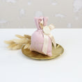 Carica l'immagine nel visualizzatore della galleria, Sacchetto portaconfetti SOFT con gessetto bimba